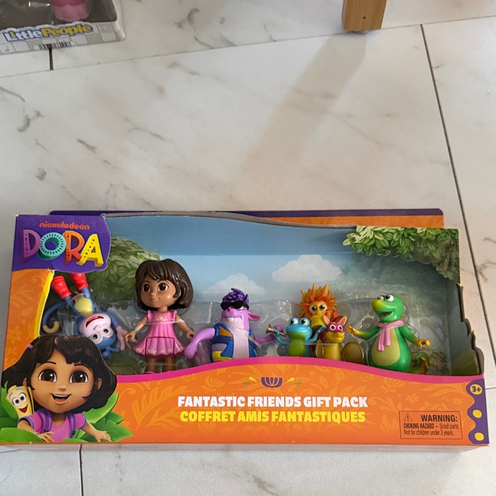 Dora Fantastic Friends Gift Pack